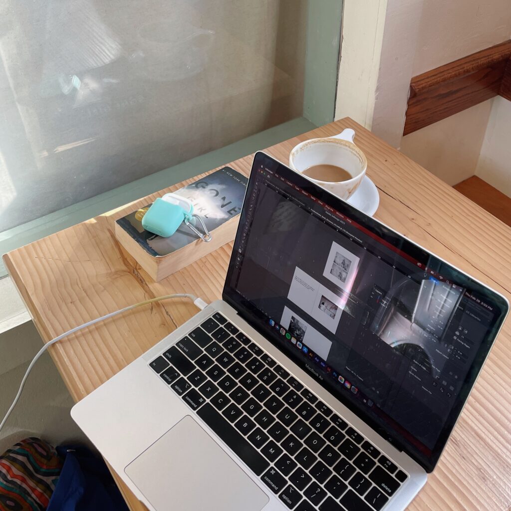 Desk with computer, coffe and a book